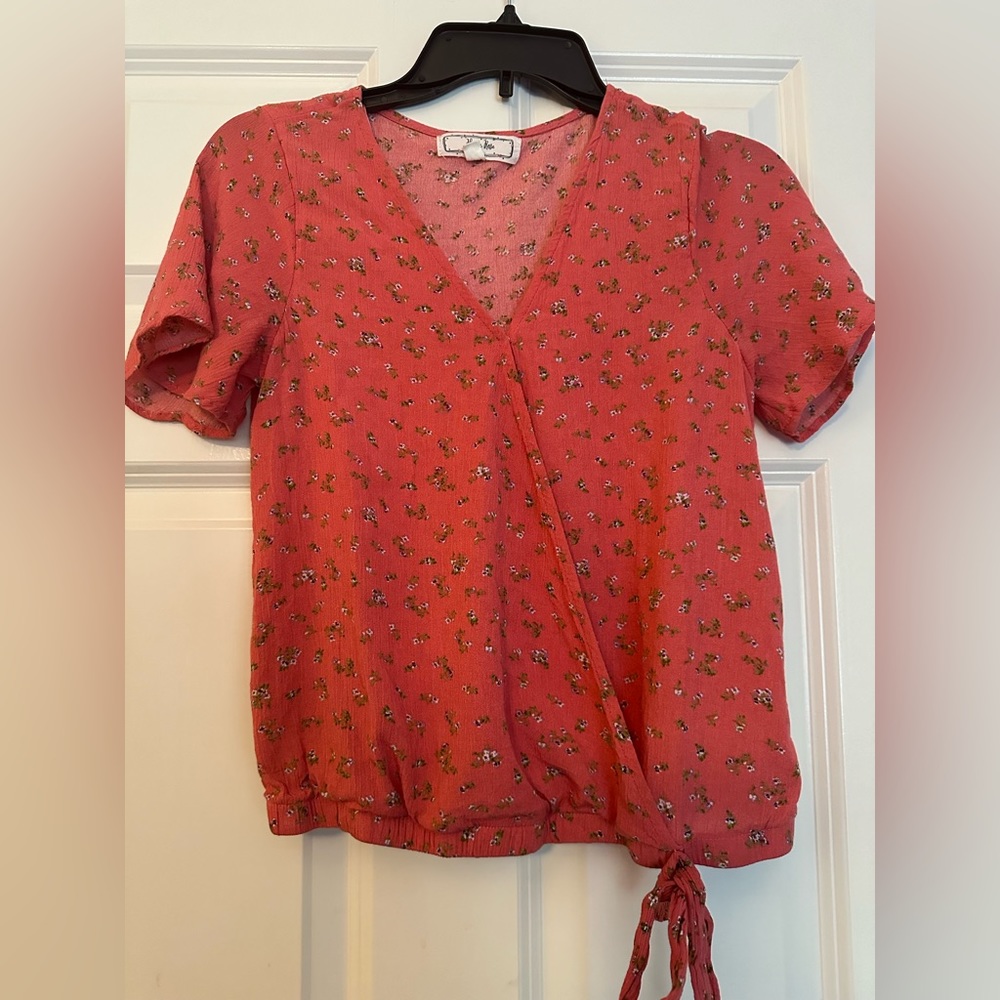 Hippie Rose Woman’s Short Sleeve Top size Small